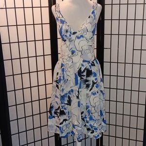 Club Monaco lined summer dress. Size 6. 56% silk.